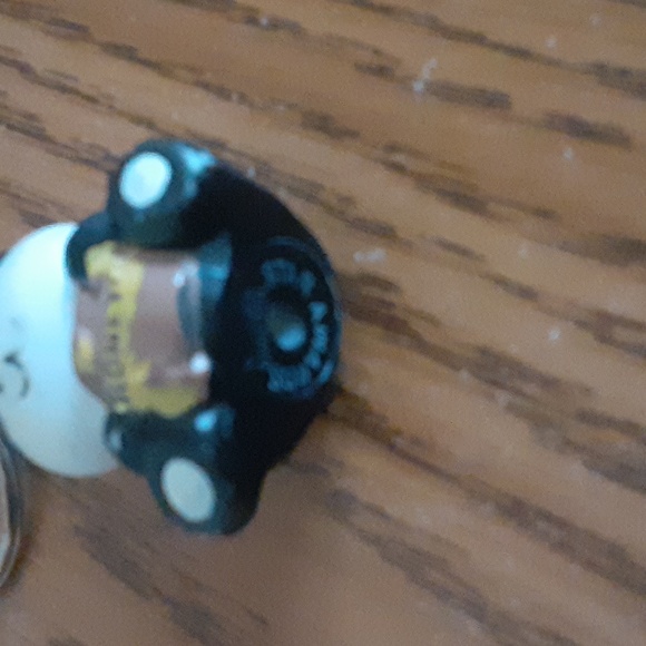 VINTAGE STAR AWARDS HONEY BEAR KEYCHAIN CHARM NRMINT CONDITION - Picture 3 of 5